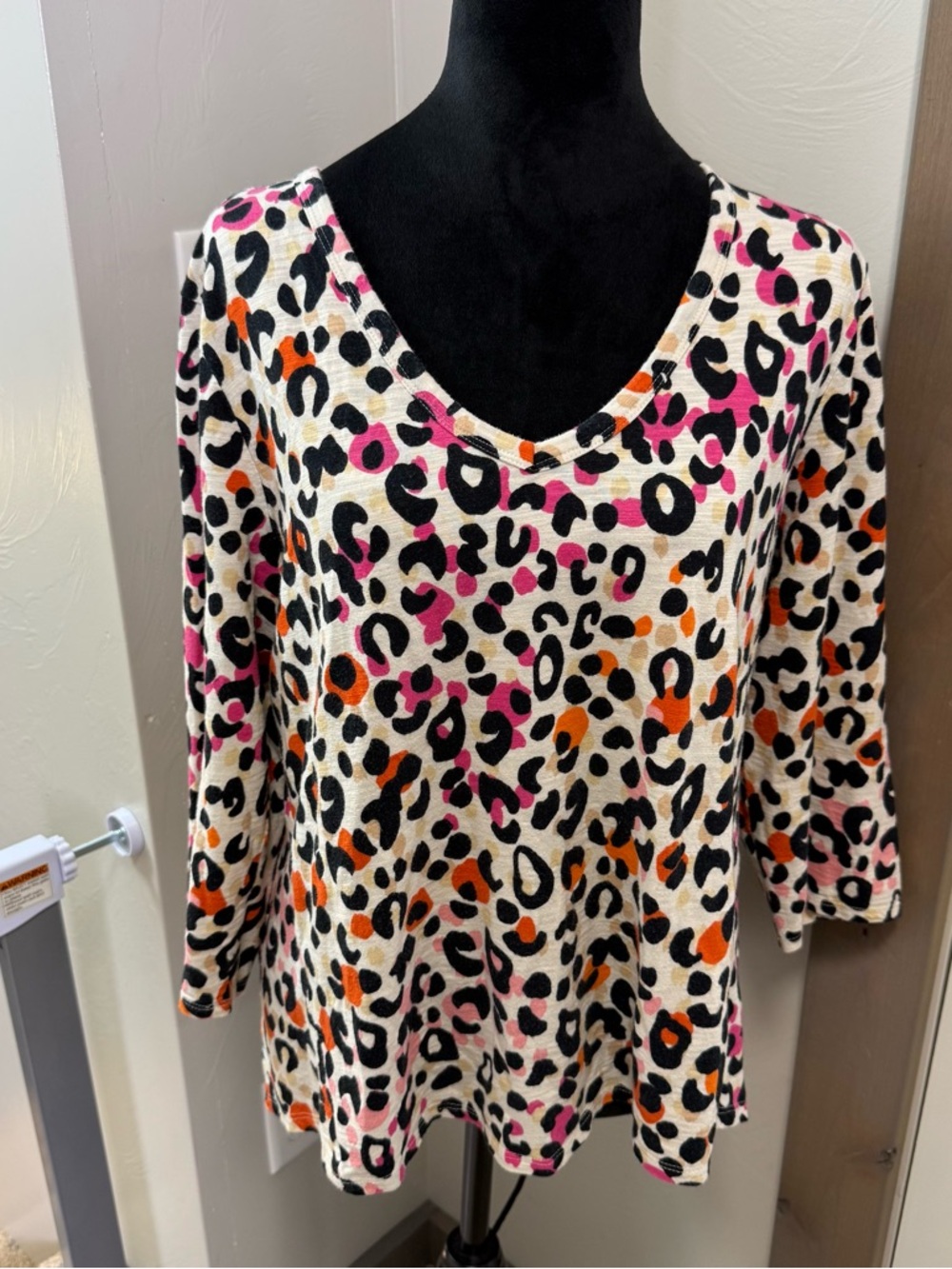 Chicos V-Neck Cheetah Leopard Animal Print 3/4 Sleeve Shirt Blouse Pink Orange L